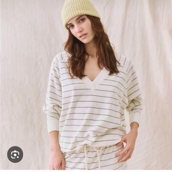 The Great The Velour Vneck Sweatshirt Army Pin Stripe Top Sz 2 Medium NEW - Picture 13 of 14